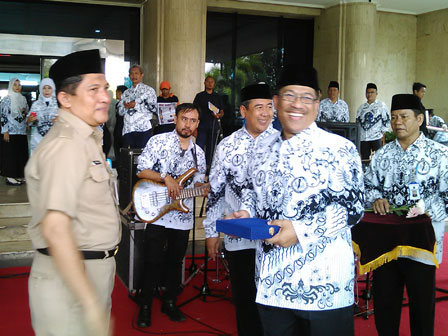 Pencarian PGRI Jawa Barat - Persatuan Guru Republik Indonesia Cabang Jawa Barat